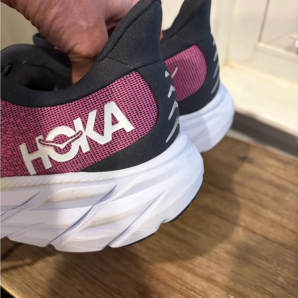 LIKE NEW Hoka Clifton 8.5 b Color Blue Graphite/ Ibis Rose - Picture 6 of 11